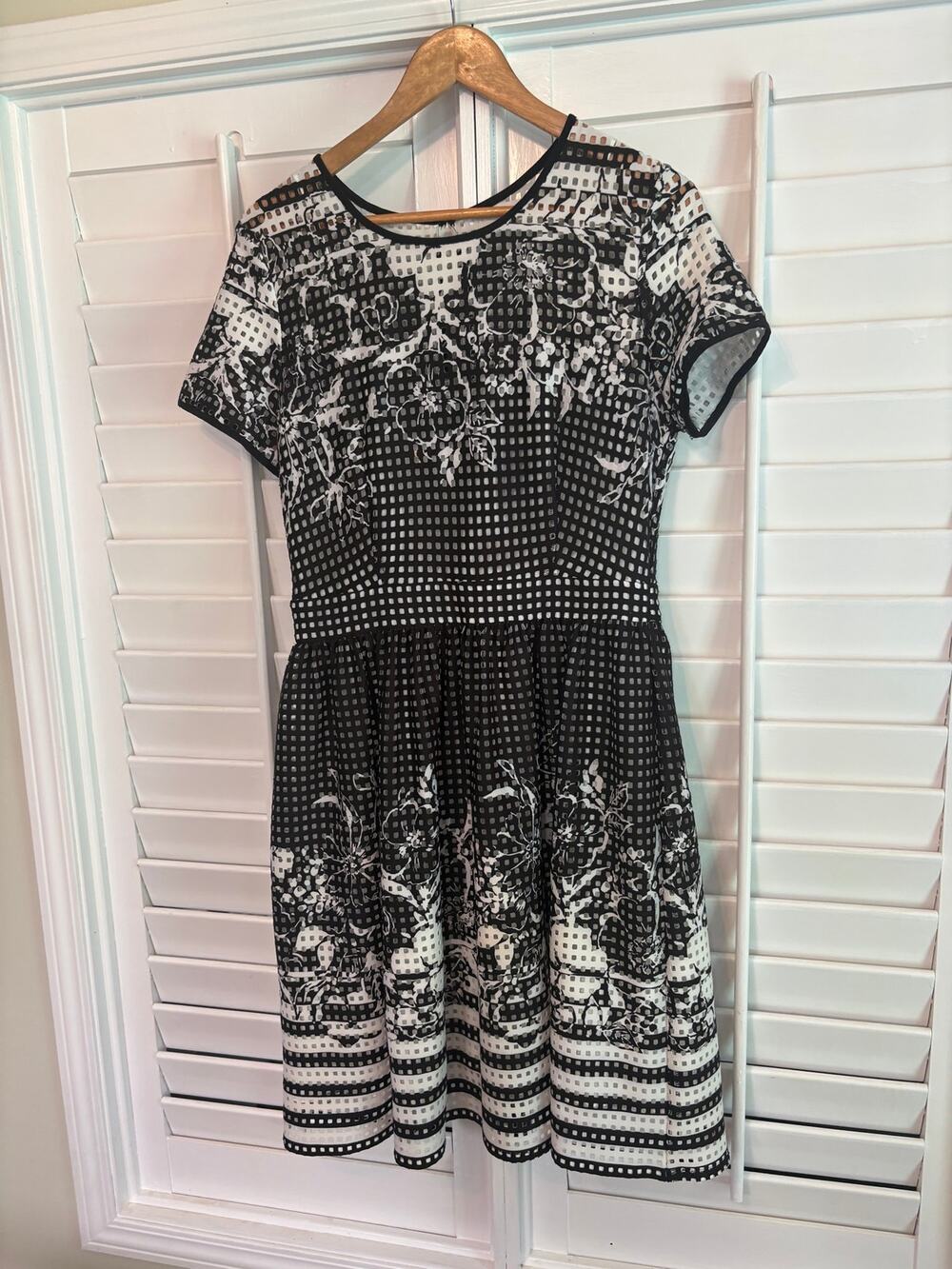 Gabby Style Black And White Floral Dress Size‎  10